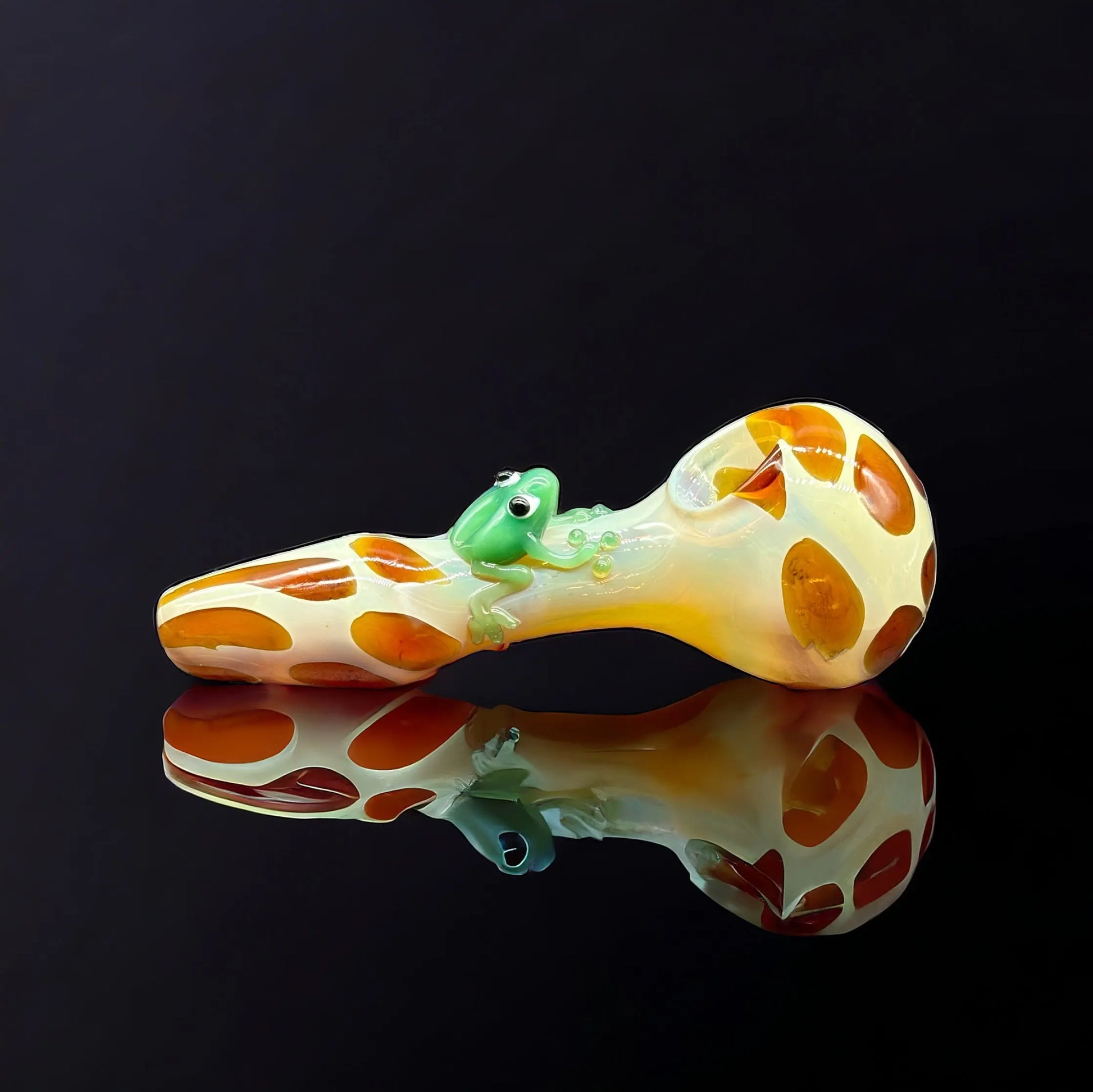 glass pipes with frog 
